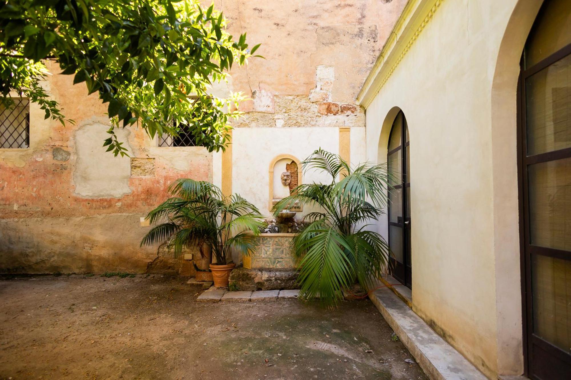 Principe Di Castelnuovo Historical Suites — Foto 2